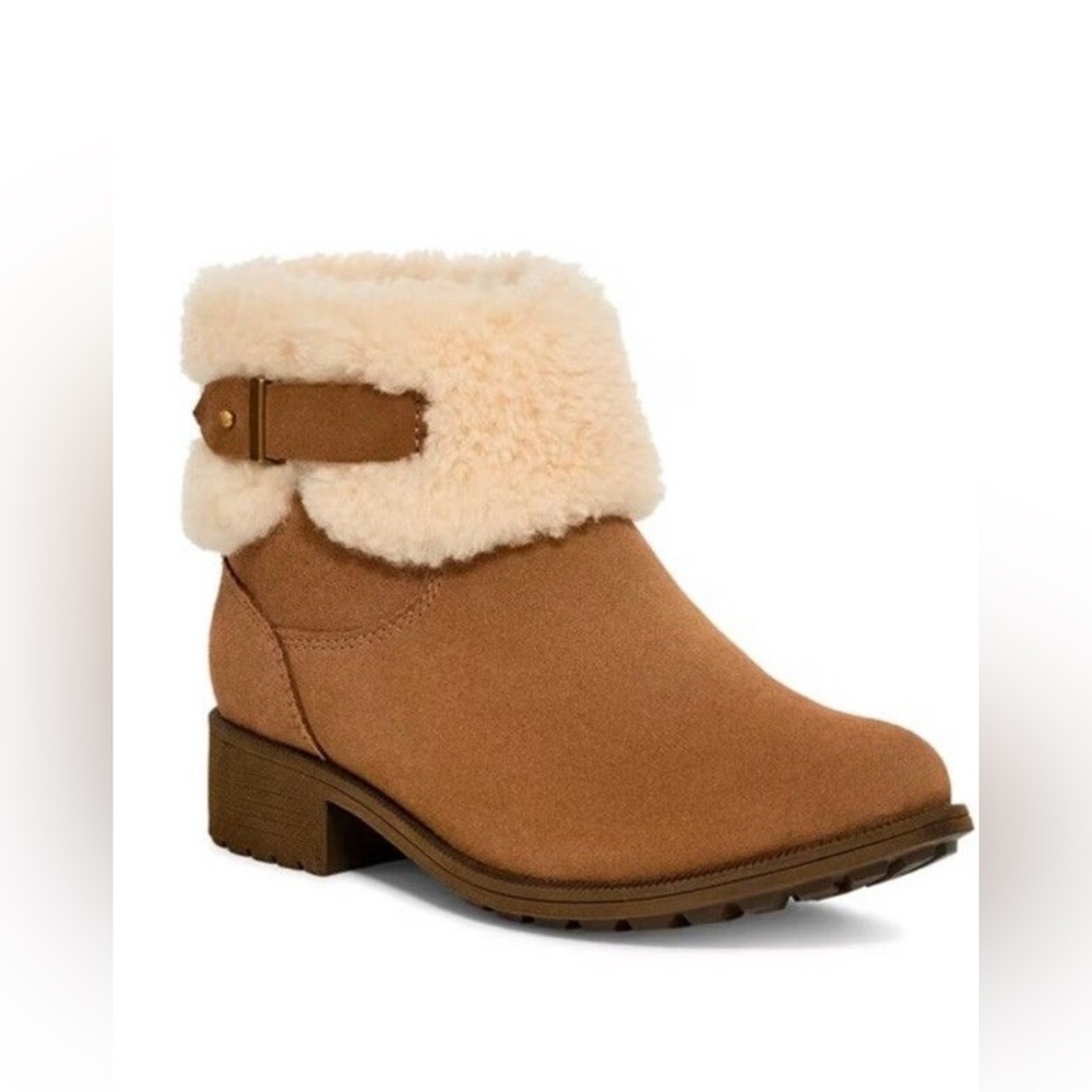 Authentic UGG Bodie Bootie in chestnut 9.5 in women’s